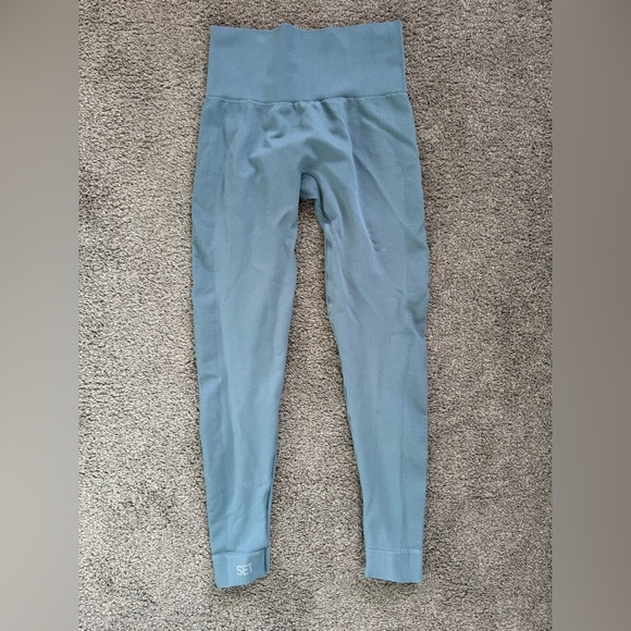 Set Active Activewear Set - Picture 2 of 3